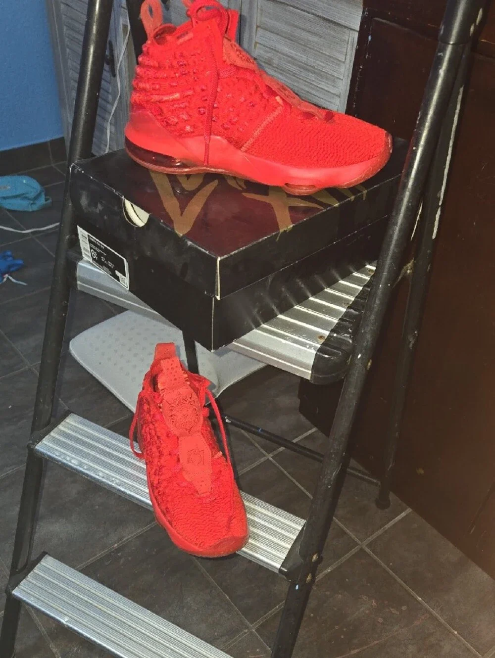 Nike Red Knit LJ-17 Low-Top Sneaker